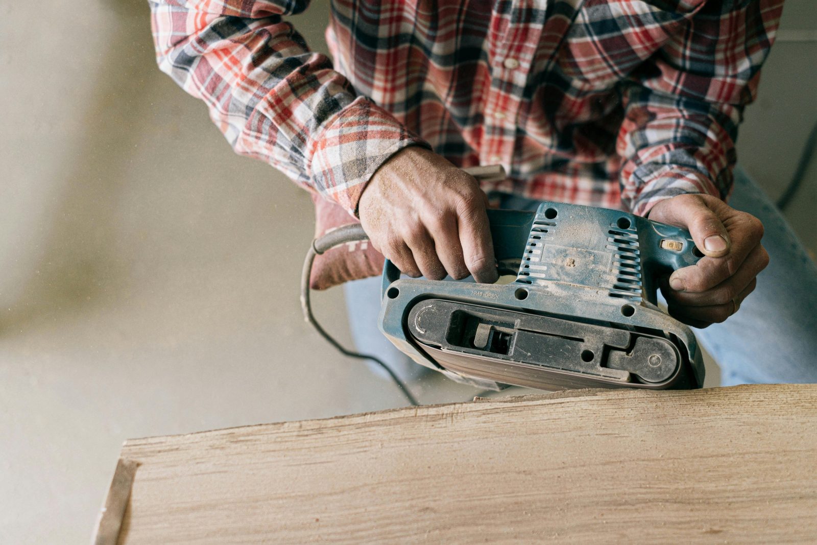 Using orbital sander correctly