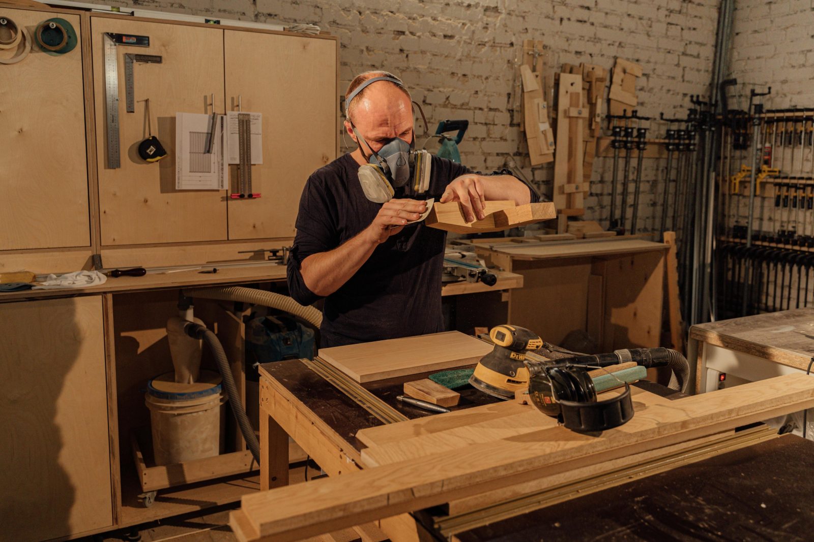 Sanding wood correctly step by step